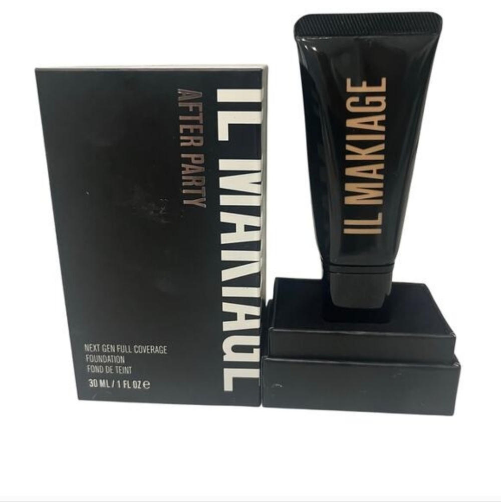 IL MAKIAGE After Party Foundation in Black and Gold